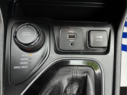 Used 2023 Jeep Cherokee Altitude Lux AWD/4WD image 32
