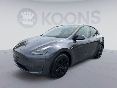 Used 2023 Tesla Model Y Long Range AWD/4WD image 1