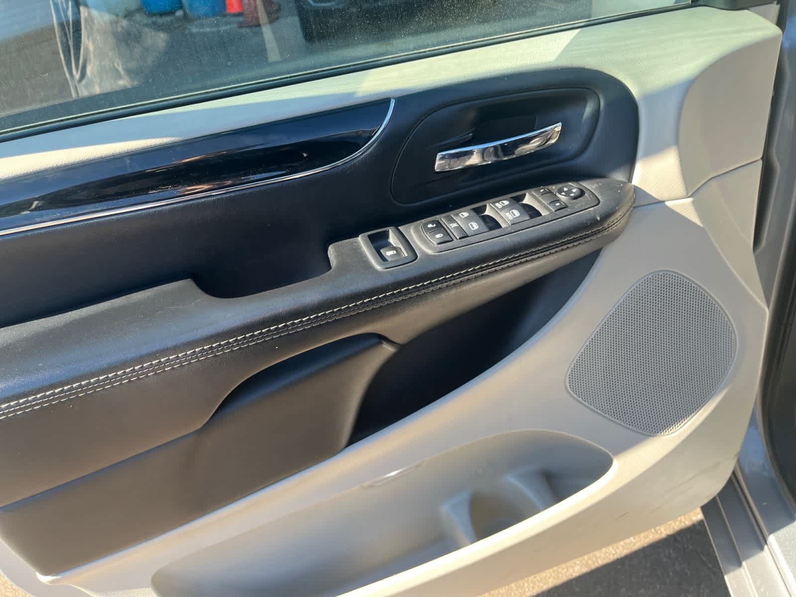 Used 2019 Dodge Grand Caravan SXT FWD image 14