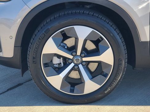 Used 2025 Volvo XC40 B5 Plus image 5