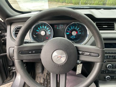Used 2012 Ford Mustang GT image 11