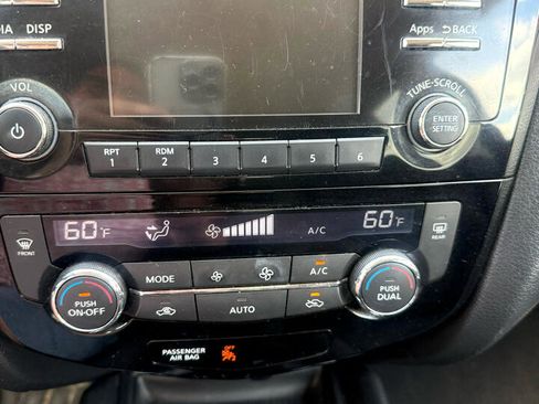 Used 2015 Nissan Rogue SV image 9