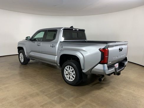 Used 2024 Toyota Tacoma SR5 AWD/4WD image 13