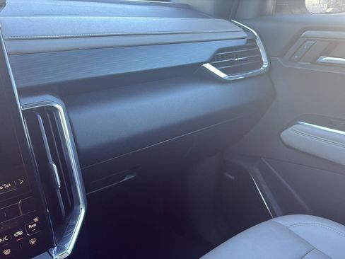 Used 2024 GMC Acadia Elevation image 19