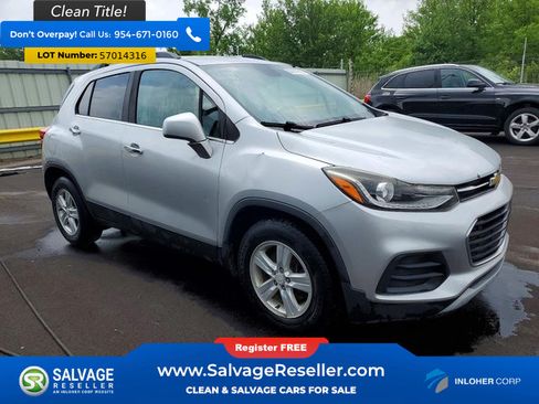 Used 2017 Chevrolet Trax LT w/ LT Convenience Package FWD image 5