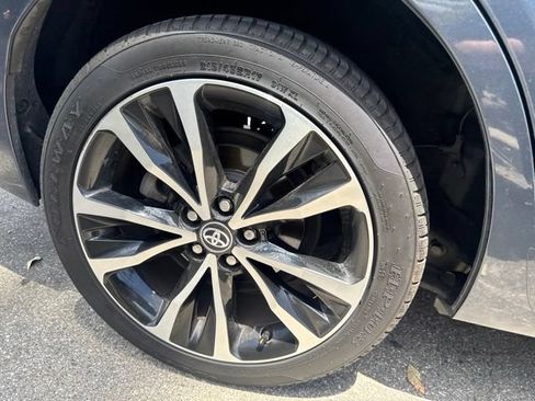 Used 2018 Toyota Corolla SE w/ Carpet Mat Package (TMS) FWD image 14
