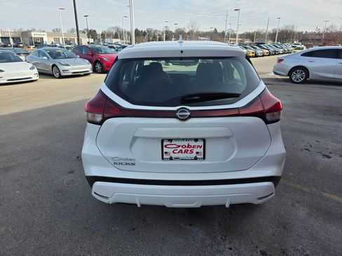 Used 2022 Nissan Kicks S image 4