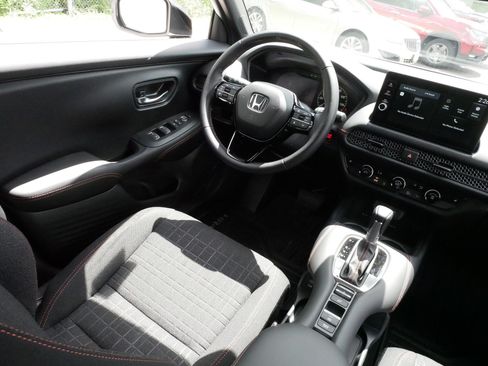 Certified 2026 Honda HR-V Sport image 9