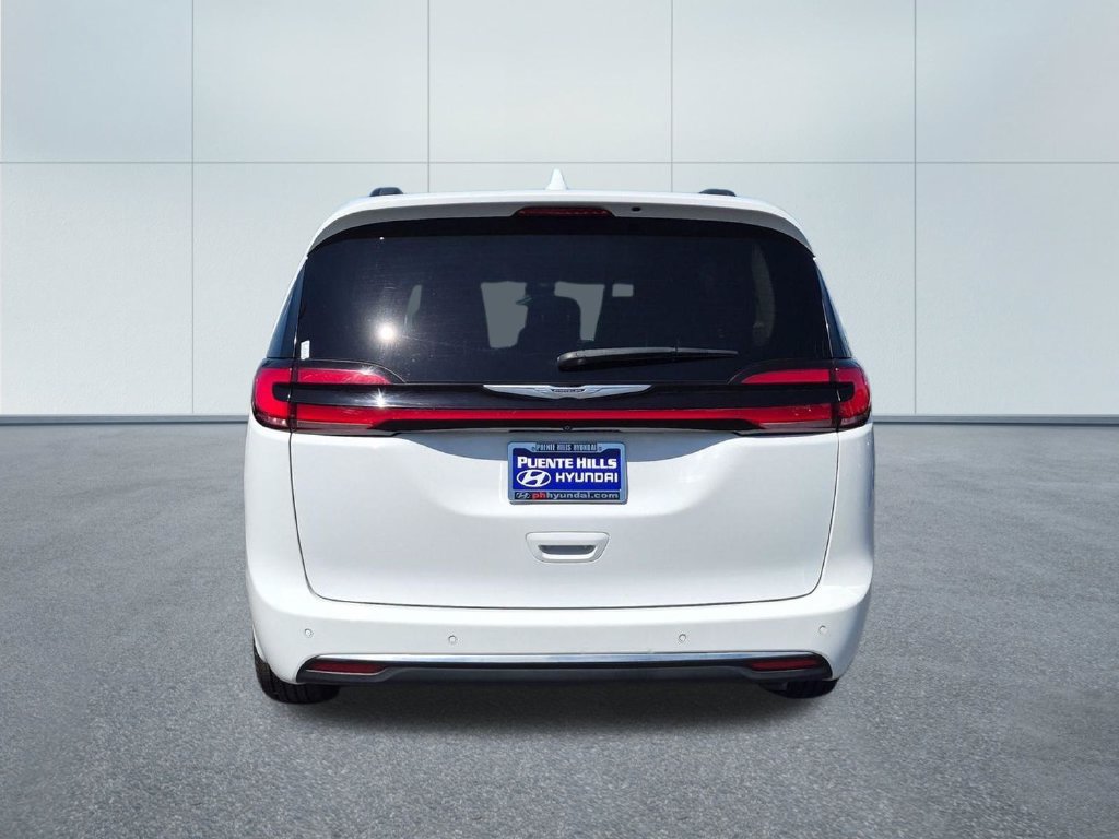 Used 2022 Chrysler Pacifica Touring-L w/ Uconnect Theater Family Group FWD image 5