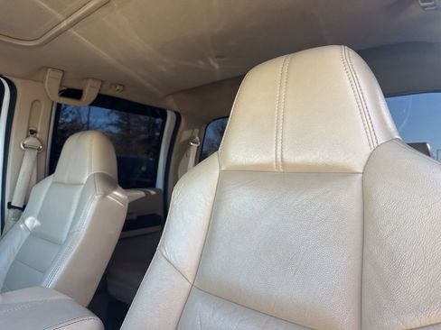 Used 2010 Ford F350 Lariat image 7