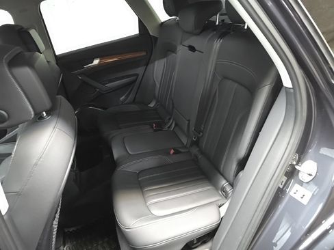 Used 2021 Audi Q5 2.0T Premium w/ Convenience Package AWD/4WD image 32