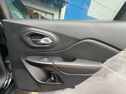 Used 2022 Jeep Cherokee Trailhawk image 17