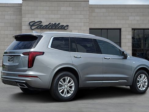 New 2025 Cadillac XT6 Luxury image 3