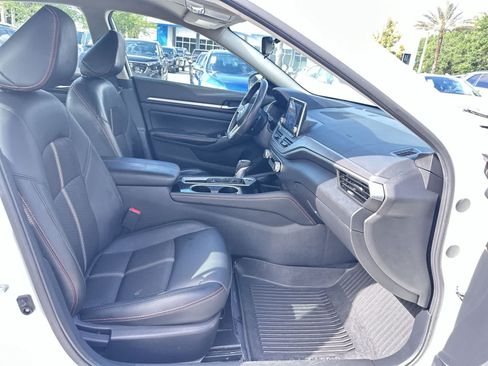 Used 2024 Nissan Altima 2.5 SR FWD image 17