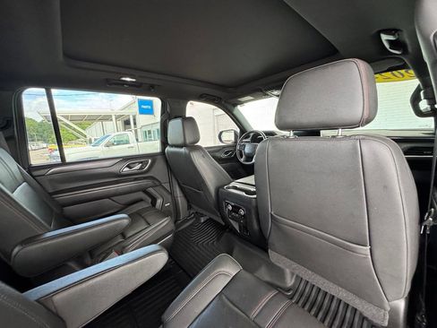 Used 2022 Chevrolet Suburban RST w/ Luxury Package RWD image 29