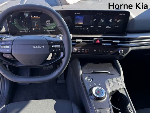 New 2026 Kia Sportage LX FWD image 13