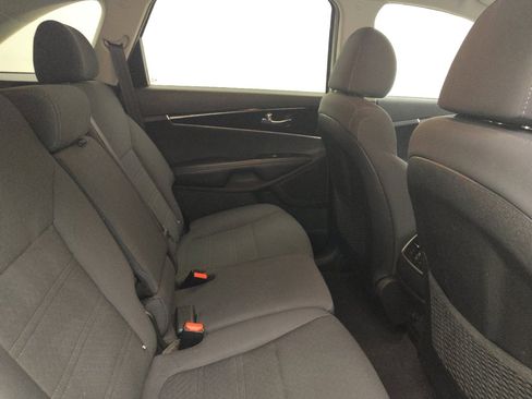 Used 2019 Kia Sorento AWD V6 image 19