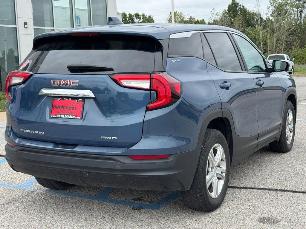 Used 2024 GMC Terrain SLE AWD/4WD image 4