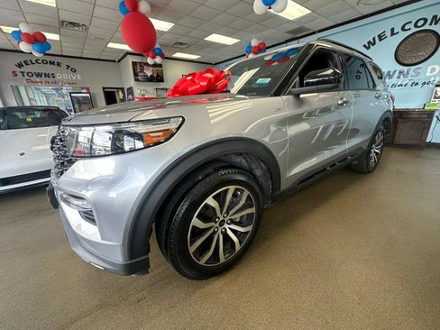 Used 2022 Ford Explorer ST-Line w/ Class IV Trailer Tow Package image 5