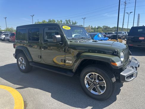 Used 2022 Jeep Wrangler Unlimited Sahara w/ Cold Weather Group AWD/4WD image 7