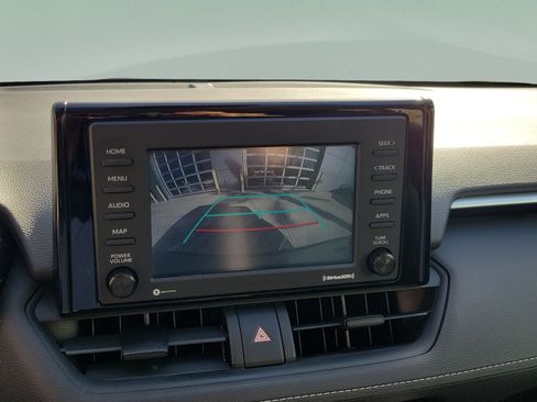Used 2021 Toyota RAV4 LE FWD image 18