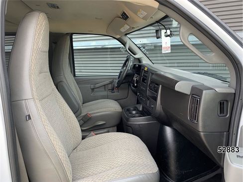 Used 2025 Chevrolet Express 3500 LS RWD image 21