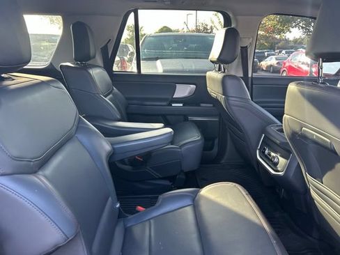 Used 2025 Ford Expedition Max Active AWD/4WD image 8