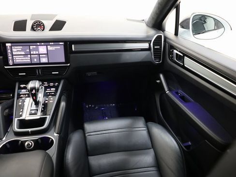 Used 2020 Porsche Cayenne Turbo image 83