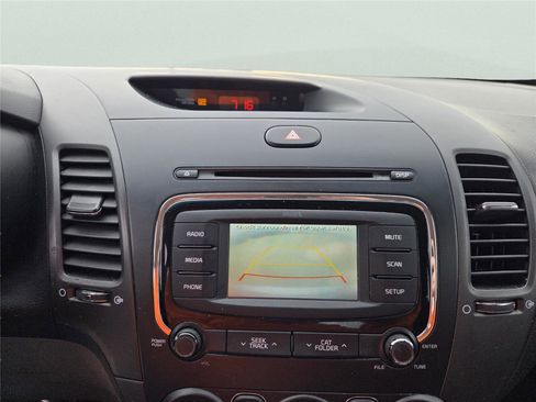 Used 2018 Kia Forte LX w/ LX Rear Camera Package image 15