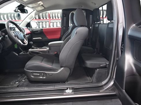 Used 2022 Toyota Tacoma SR5 AWD/4WD image 12