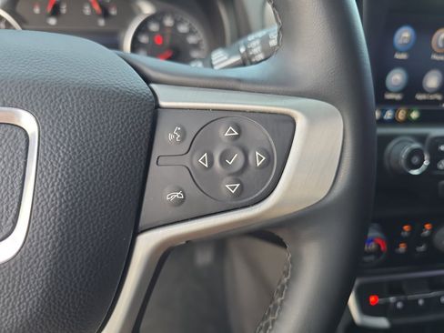 Used 2024 GMC Terrain SLT AWD/4WD image 23