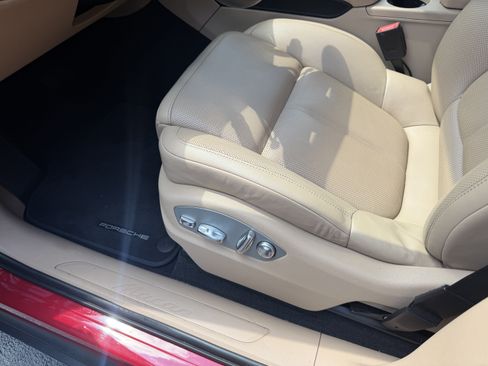 Certified 2024 Porsche Macan AWD/4WD image 15