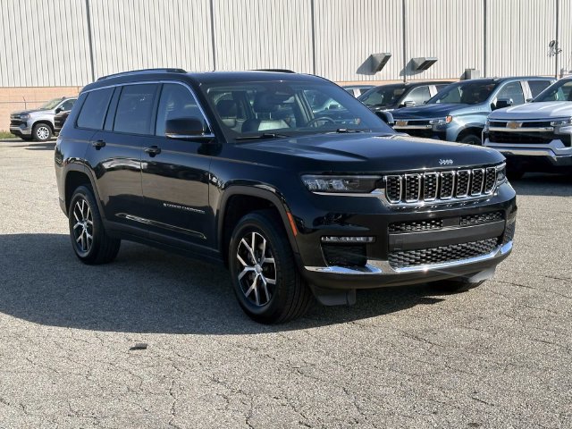 Used 2023 Jeep Grand Cherokee L Limited AWD/4WD image 6