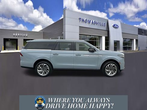 New 2025 Lincoln Navigator L Reserve image 2