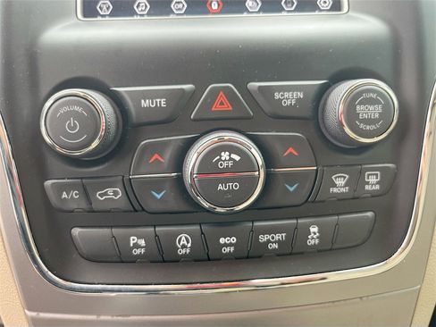 Used 2021 Jeep Grand Cherokee Laredo image 15