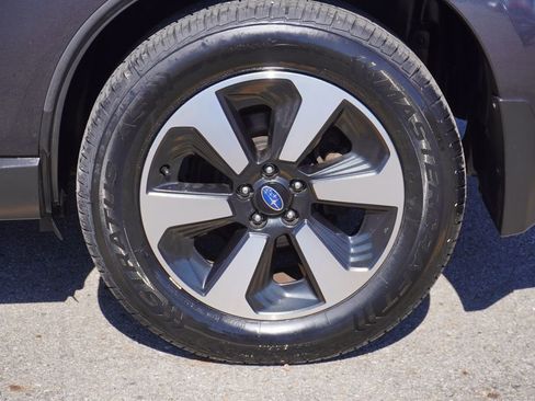 Used 2017 Subaru Forester 2.5i Premium image 11