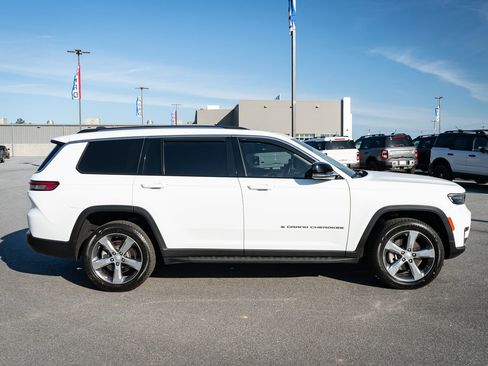 Used 2021 Jeep Grand Cherokee L Limited AWD/4WD image 11
