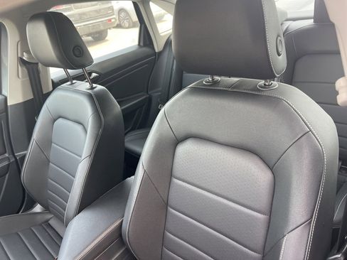 Used 2024 Volkswagen Jetta SE image 12