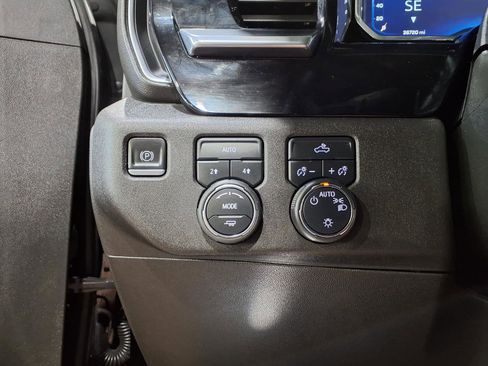 Used 2022 Chevrolet Silverado 1500 LT image 13