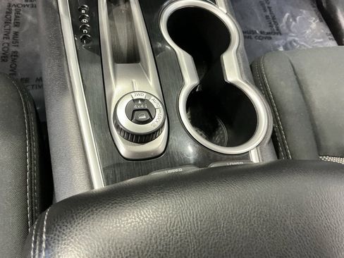 Used 2018 Nissan Pathfinder SV image 5