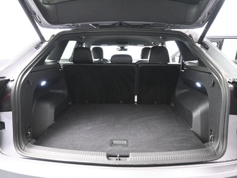 Used 2025 Volkswagen Atlas Cross Sport SE FWD image 23