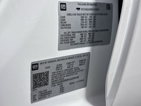 Used 2024 GMC Sierra 1500 AT4 w/ Technology Package image 32