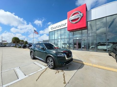Used 2025 Nissan Pathfinder Platinum w/ Cargo Package image 1