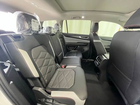 New 2026 Volkswagen Atlas Peak Edition image 24