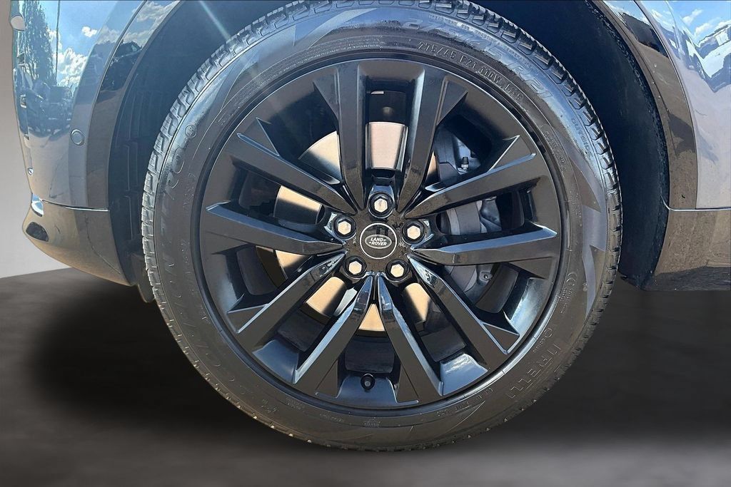 Certified 2026 Land Rover Discovery Limited Edition AWD/4WD image 8