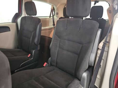 Used 2014 Dodge Grand Caravan SXT image 22