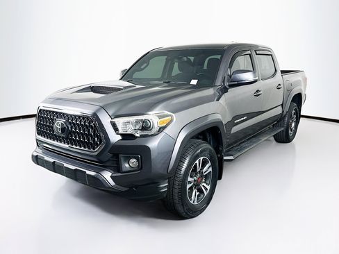 Used 2019 Toyota Tacoma TRD Sport image 3