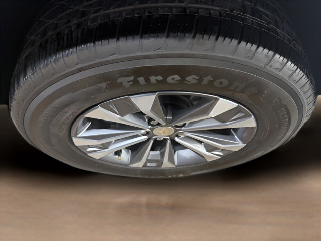 Used 2025 Chevrolet Equinox LT w/ Convenience Package II FWD image 9