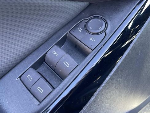 Used 2025 Chevrolet Equinox LT w/ Convenience Package II image 16