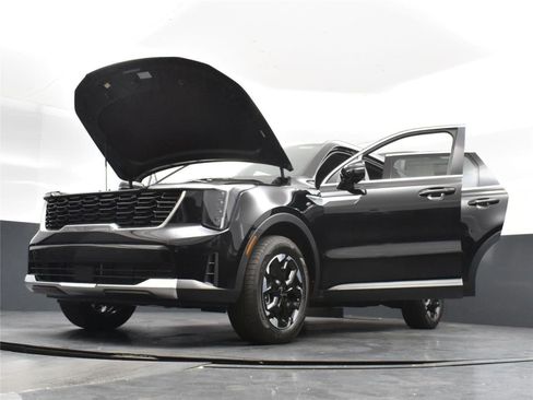 Used 2025 Kia Sorento S image 22